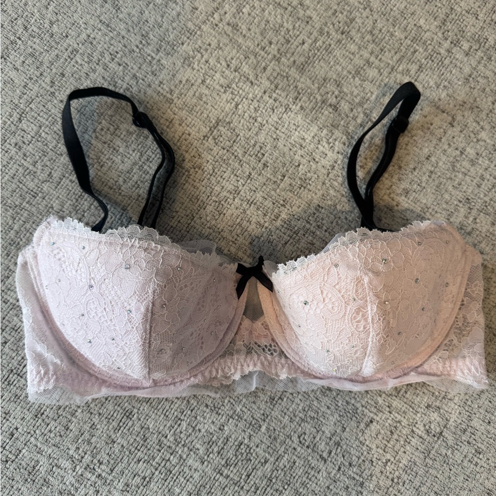 Victoria's Secret Lace Bra - Light Pink & Black